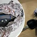 Dlaczego kierowcy owijają kluczyki samochodowe folią aluminiową: wyjaśnienie, które zaskoczy wiele osób Dlaczego kierowcy owijają kluczyki samochodowe folią aluminiową: wyjaśnienie, które zaskoczy
